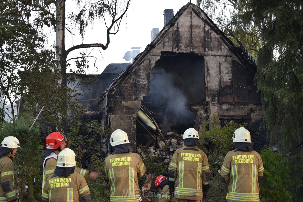 Grossfeuer Einfamilienhaus Siegburg Muehlengrabenstr P0854.JPG - Miklos Laubert